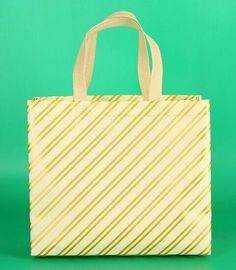 newest style non woven bag for shopping with fashional, Promotional custom metallic laminated non woven bag, fabric reus supplier